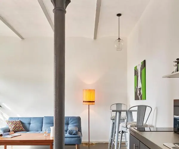 Re~barn - Modern Country Apartamento Essel